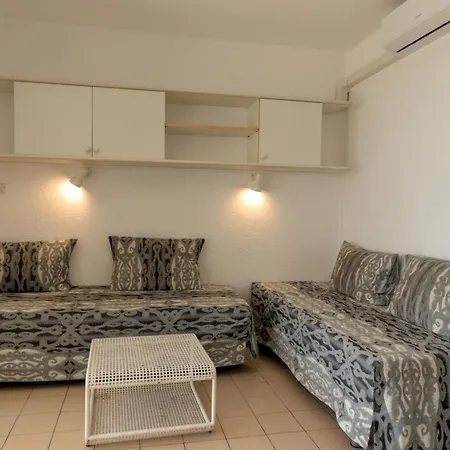 Ulysse Port Camargue 公寓式酒店 3*