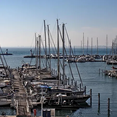 公寓式酒店 Ulysse Port Camargue 勒格罗-迪鲁瓦